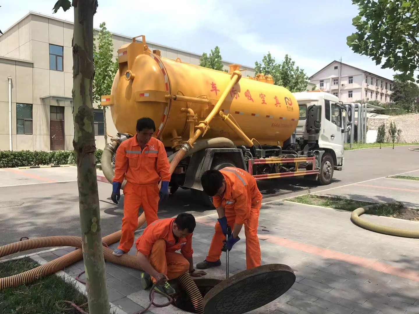 怀仁化粪池清理与5-8吨吸粪车施工效率分析
